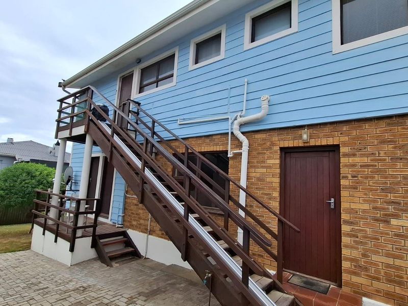 Seaside Serenity: Accessible Coastal Retreat Awaits! - Photo 3