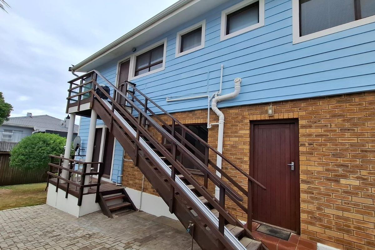 Seaside Serenity: Accessible Coastal Retreat Awaits! - Photo 3