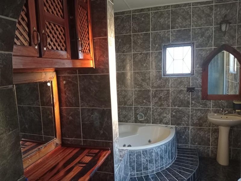 Spacious Family Home with Modern Comforts in Arboretum - Photo 8