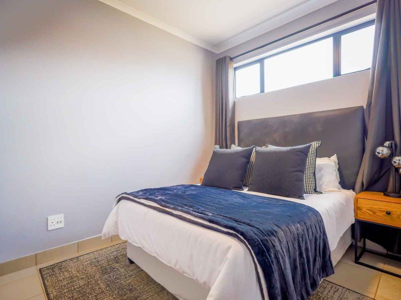 Brand new Ultra-modern 2 Bedroom, 2 Bathroom Apartment in Montana area. Excellent Investment! - Photo 8