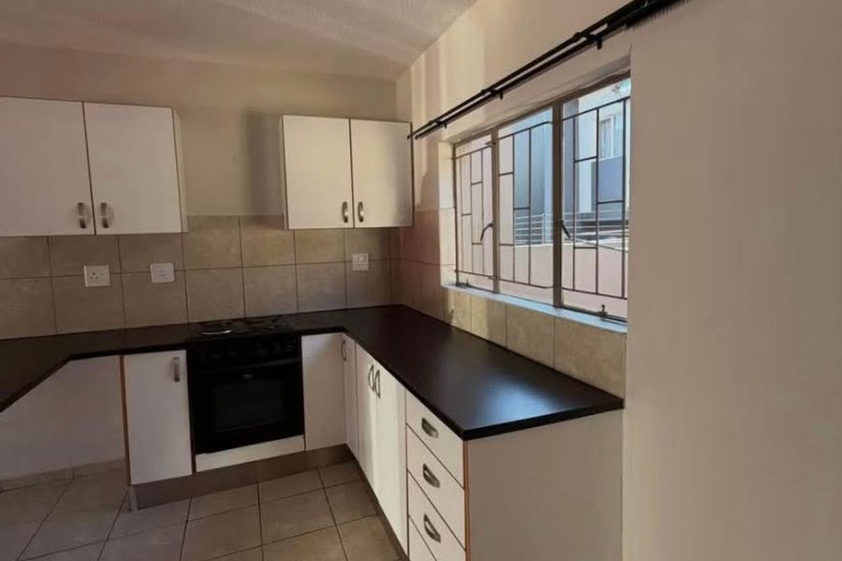 Lantana Court Gem: 2 Bedroom Townhouse at a Great Price - Photo 3
