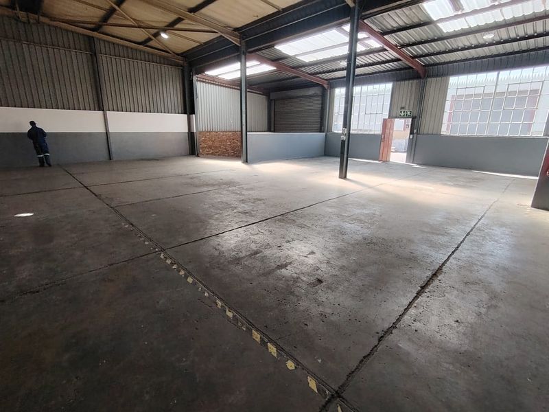 Neat Newly Painted Factory To Let - Photo 2