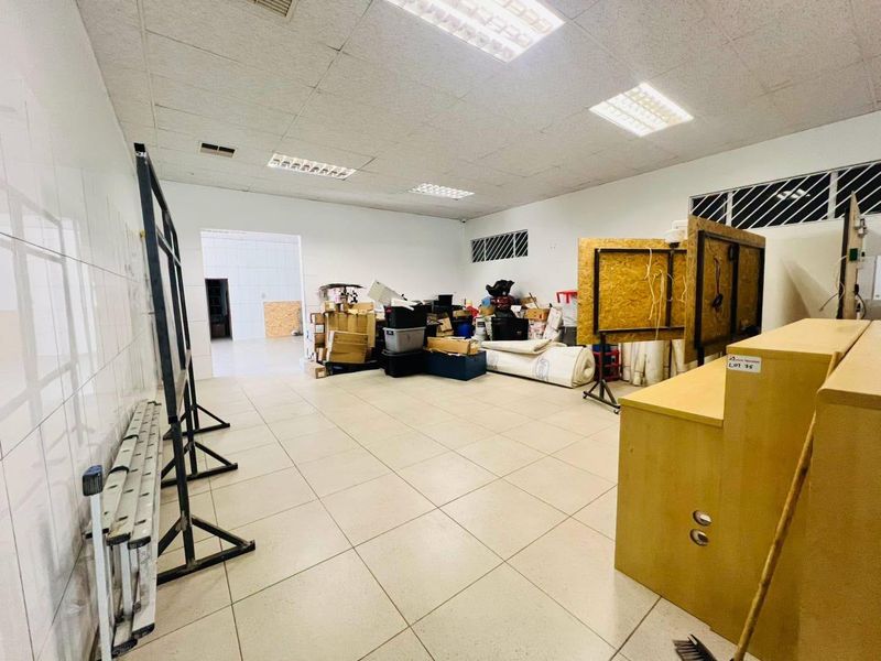 Spacious Workshop/Warehouse - Photo 5