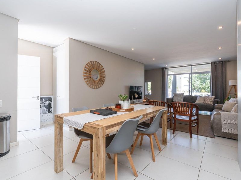 Stylish 3 Bed | 2.5 Bath | Garage + Covered Parking | in secure Somerset Lakes - Photo 6