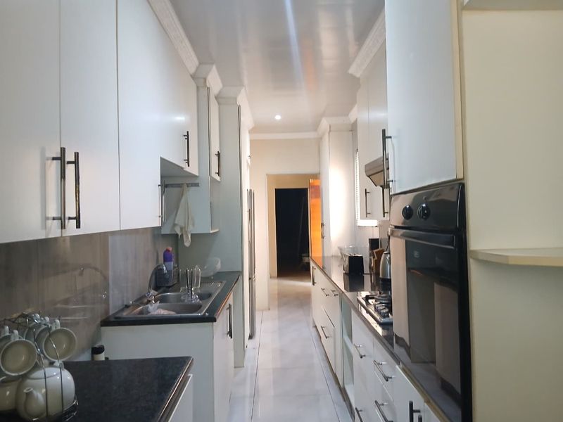 Two Homes, One Property: Ideal for Families & Investors! - Photo 4