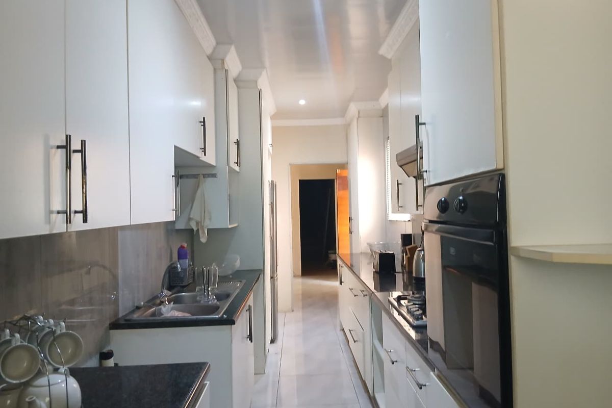 Two Homes, One Property: Ideal for Families & Investors! - Photo 4