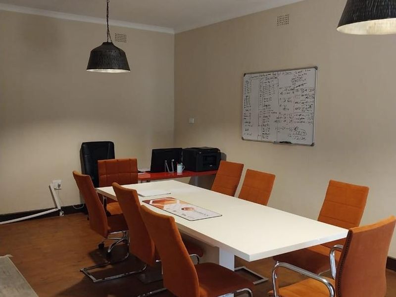 Office to Let - Photo 6