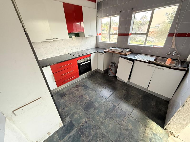 Hidden Spacious  2 Bedroom Apartment in Birchleigh  Kempton Park - Photo 4