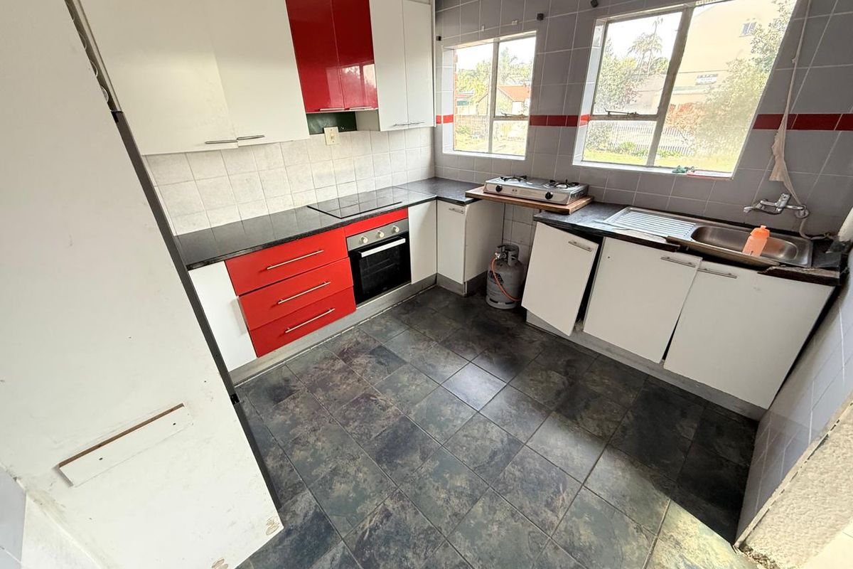 Hidden Spacious  2 Bedroom Apartment in Birchleigh  Kempton Park - Photo 4