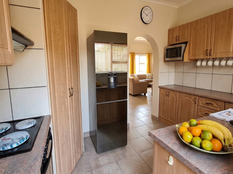 Charming 3 Bedroom Family Home for Sale in Dana Bay - Photo 5