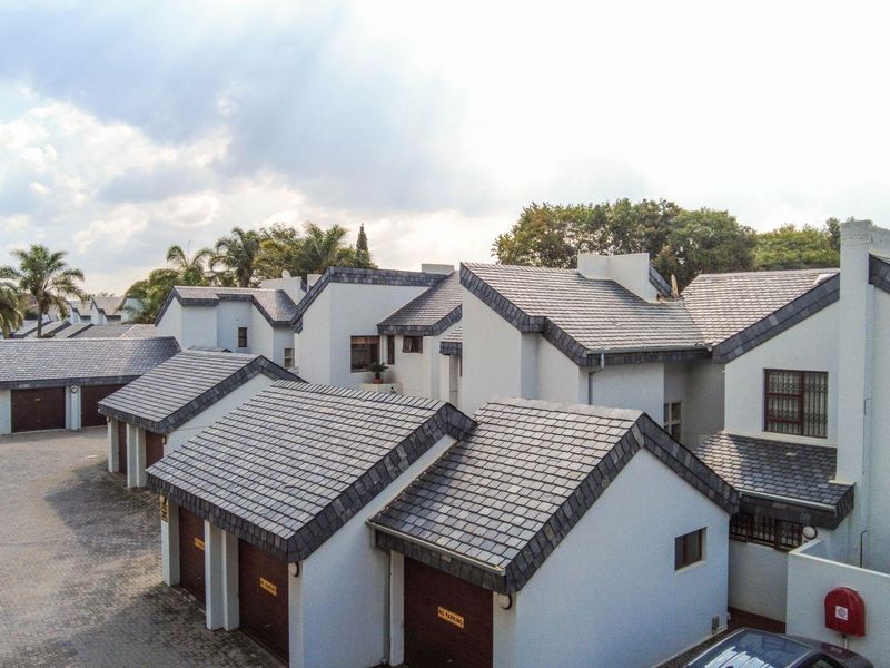 Beautiful Duplex townhouse in Lakefield Benoni - Photo 2