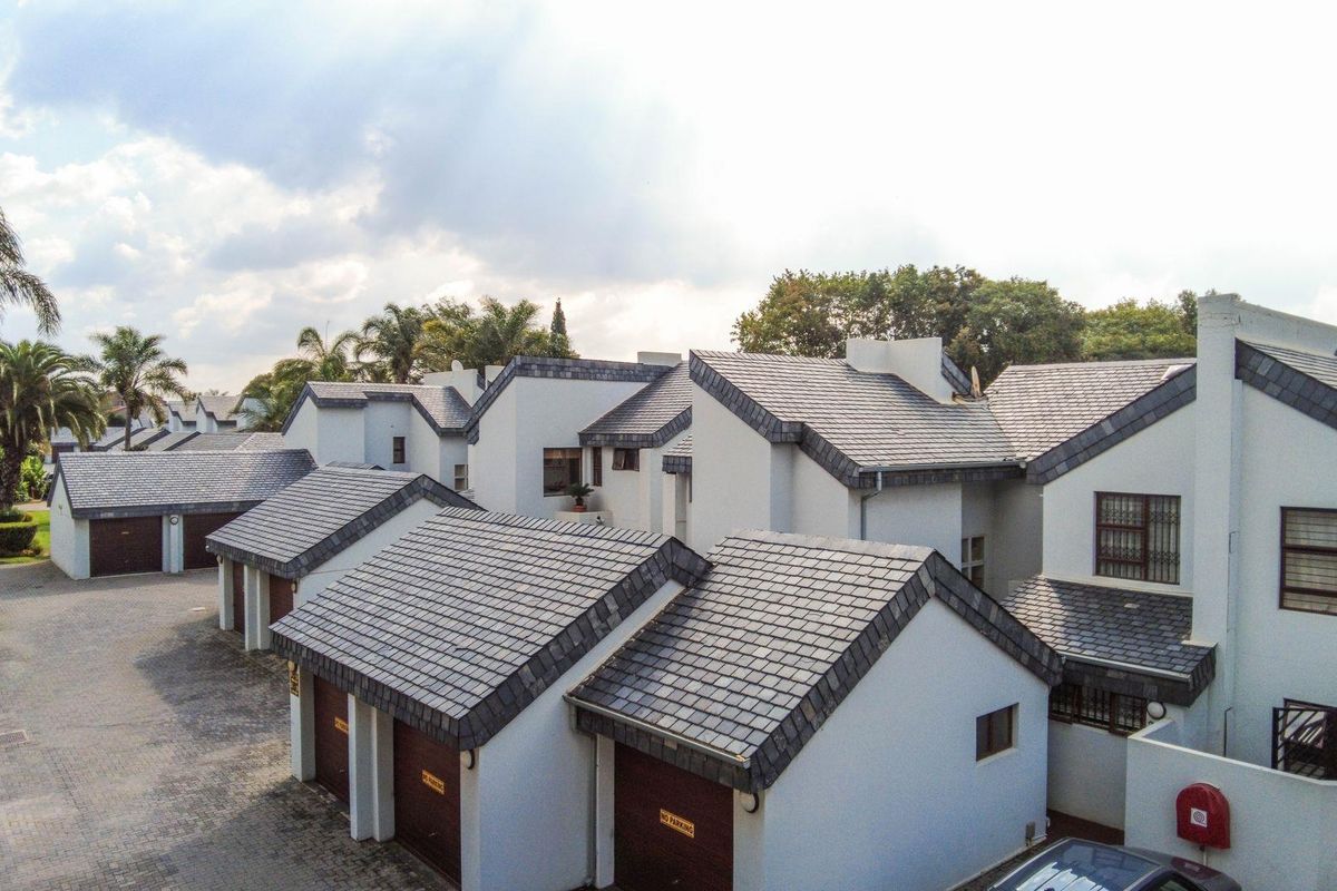 Beautiful Duplex townhouse in Lakefield Benoni - Photo 2