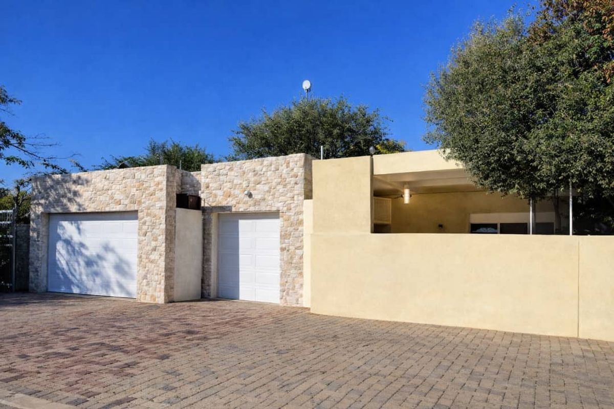 UPMARKET PROPERTY FOR SALE | EROS PARK, WINDHOEK FOR SALE - Photo 3