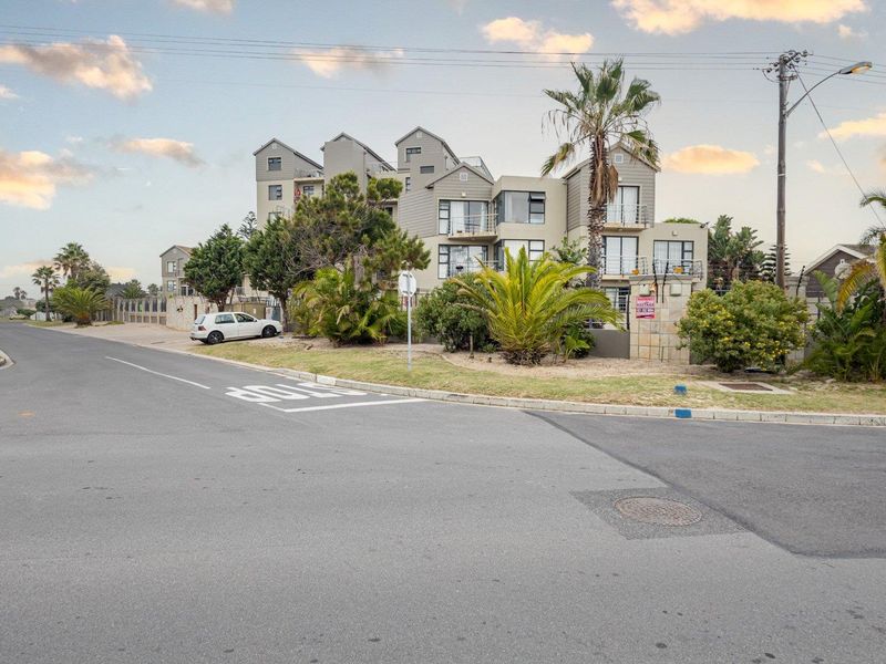 Welcome to Your Coastal Haven – A Warm and Inviting Ground Floor Apartment Just Moments from the Beach! - Photo 4