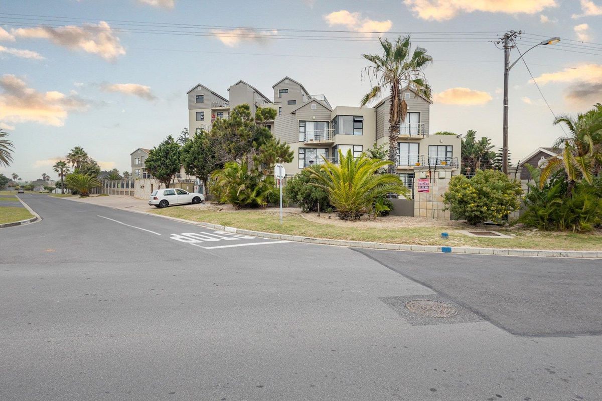 Welcome to Your Coastal Haven – A Warm and Inviting Ground Floor Apartment Just Moments from the Beach! - Photo 4