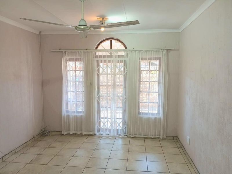 Spacious 3-Bedroom Apartment in Secure Complex (SOLE MANDATE) - Photo 5