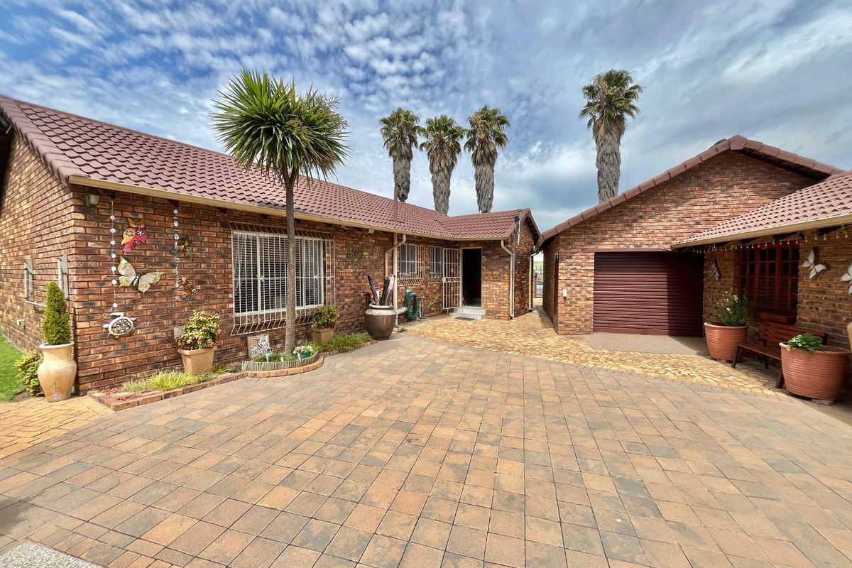 Chic Retreat: Ideal for  young Couples or Downsizers - Photo 2