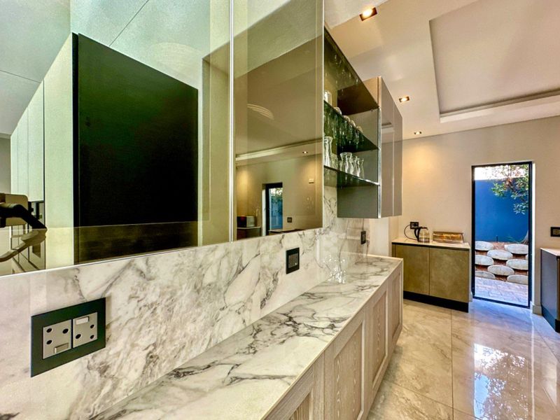 Elegant Home For Sale in the Prestigious Waterfall Country Estate - Photo 7