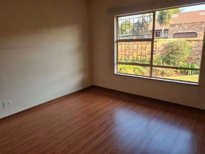 VERY NEAT - SPRINGVALE PRIMARY OPPOSITE THE ROAD - Photo 4