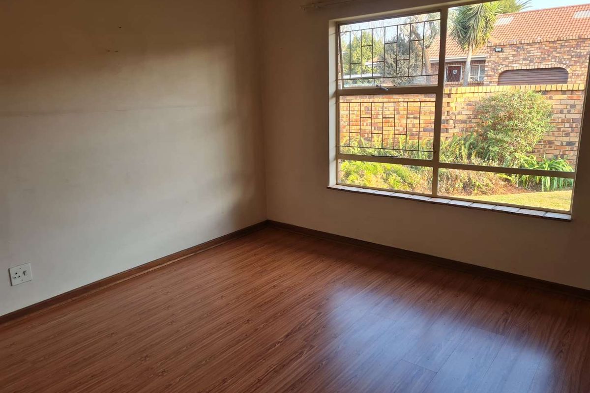 VERY NEAT - SPRINGVALE PRIMARY OPPOSITE THE ROAD - Photo 4