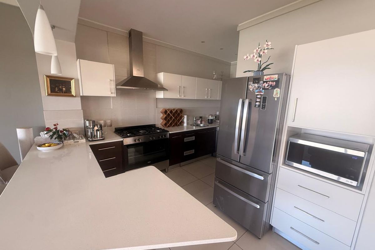 Elegant Apartment Living in Ebotse - Photo 5
