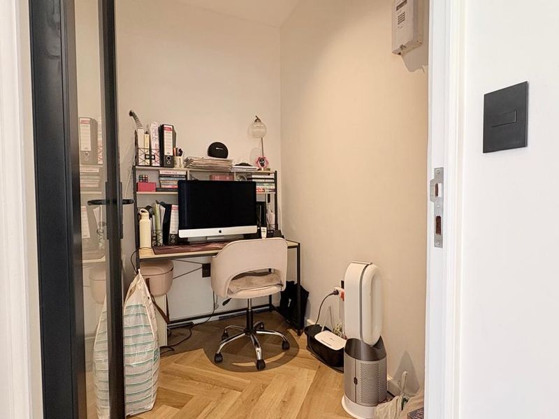 Renovated Three Bedroom Pet Friendly House - Claremont - Photo 10