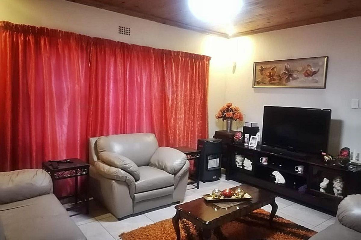 Family home with Flat - Photo 2