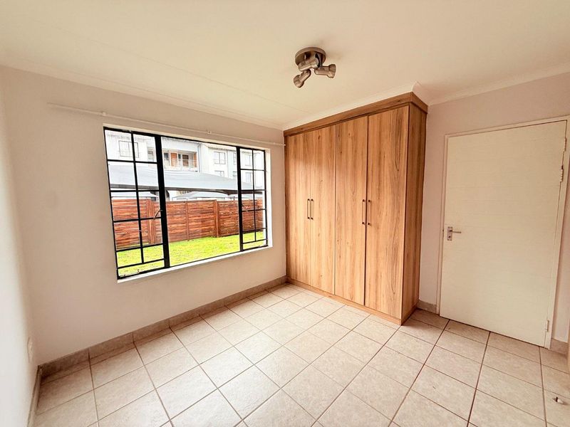 Elegant Living: 3-Bedroom Oasis in Octave Complex - Photo 10