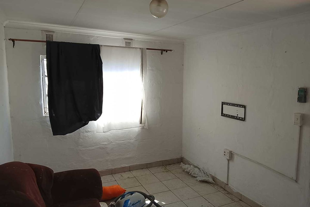 🏡 2-Bedroom Detached House for Sale in Northdale – Ideal Family Home or Investment Opportunity - Photo 4