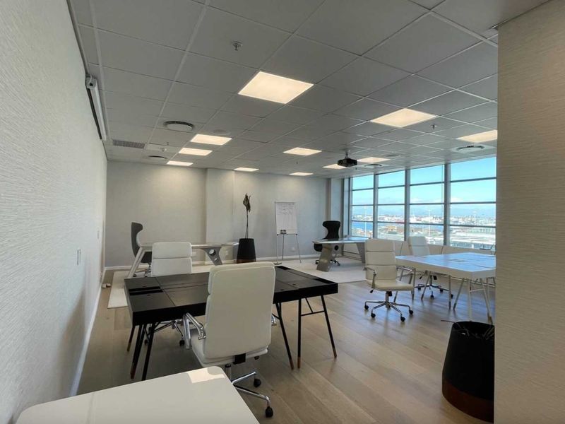 AAA-Grade 339m2 office on 8th floor of convention towers - Photo 6