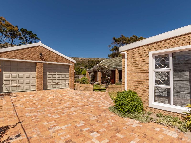 Family home and income earning cottage - Photo 3