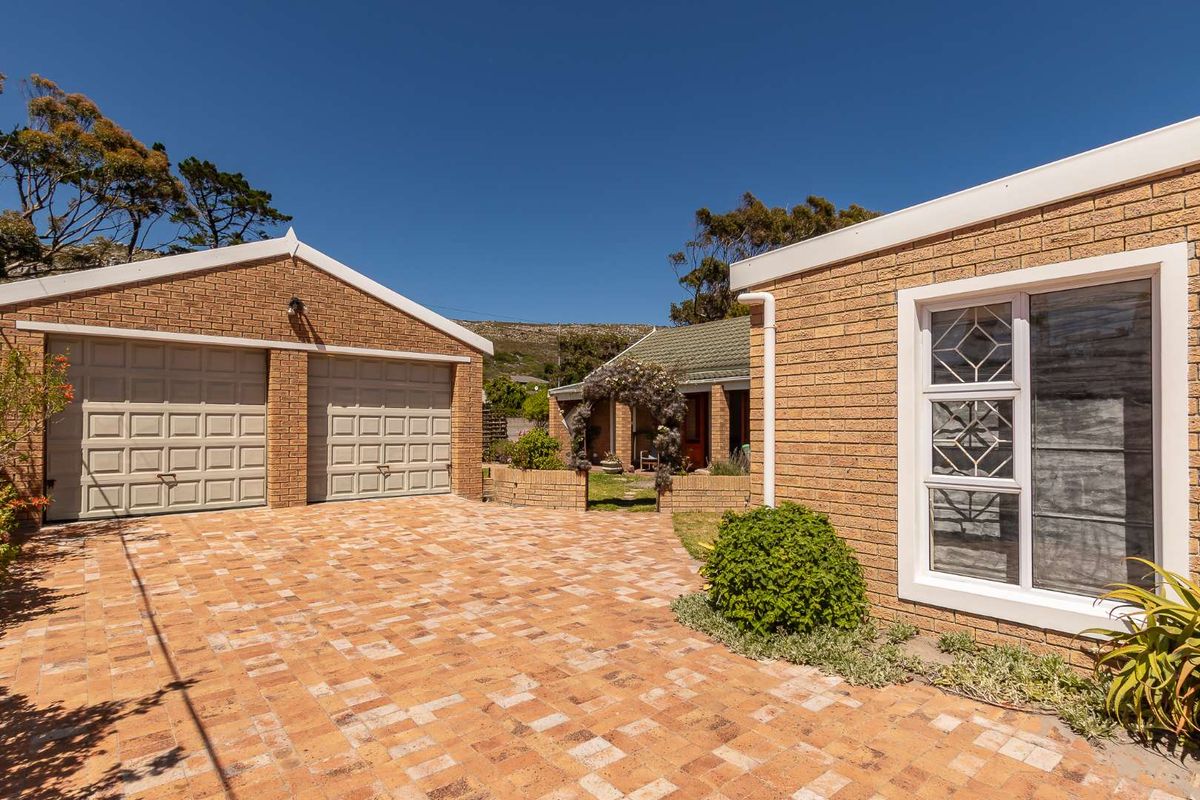 Family home and income earning cottage - Photo 3