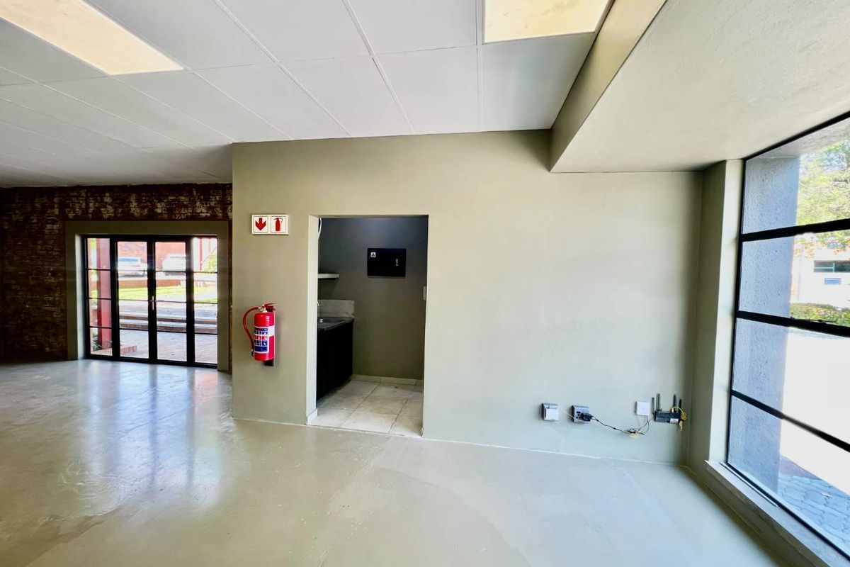 Versatile 71m2 Commercial Unit in Heart of Halfway House! - Photo 5