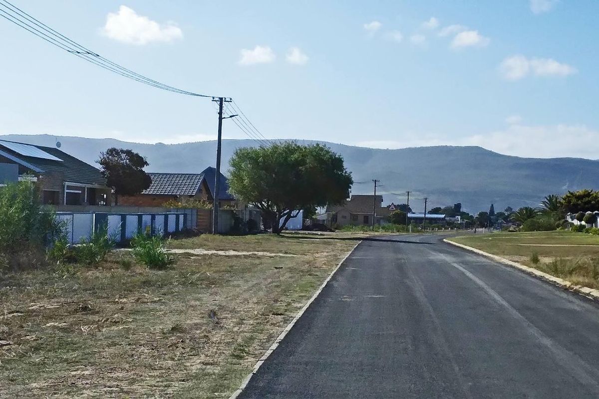 Lagoon Living awaits - Photo 4