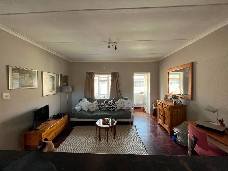 Spacious semi-furnished one bedroom apartment with garage | Kenilworth | R11 000 p/m - Photo 7