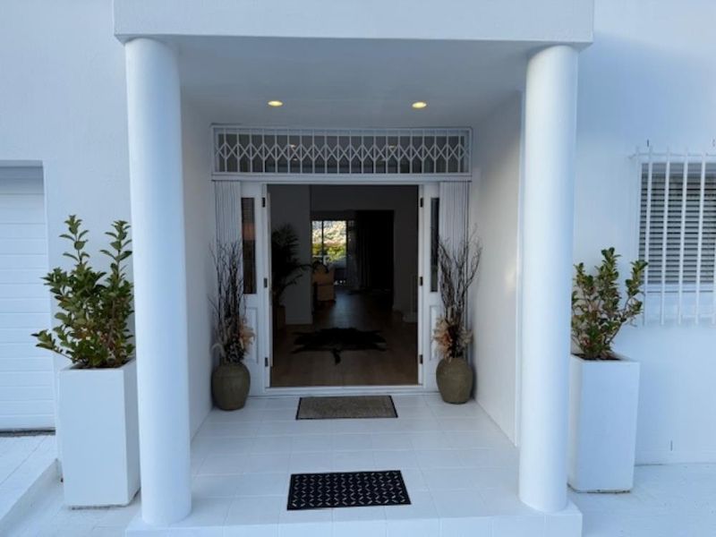 Stylish , Sunny , Home with Views - Photo 8