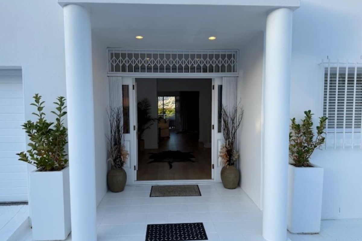 Stylish , Sunny , Home with Views - Photo 4