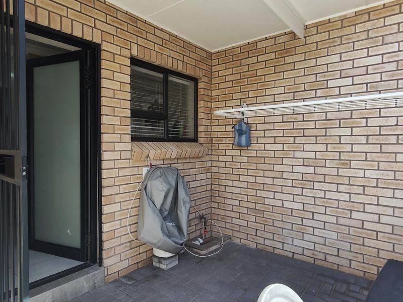 Single Level 3 Bedroom Duet Home For Sale in Island View, Mossel Bay - Photo 10