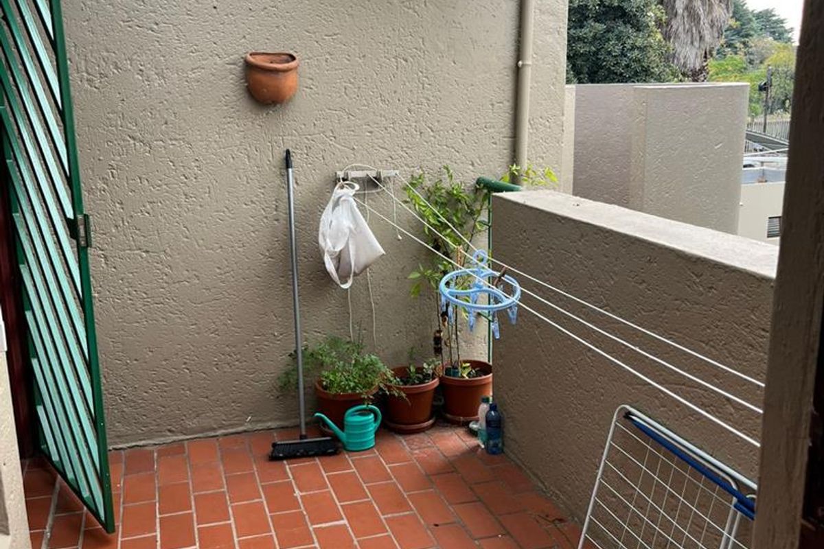A CHARMING ONE BEDROOM APARTMENT - Photo 2