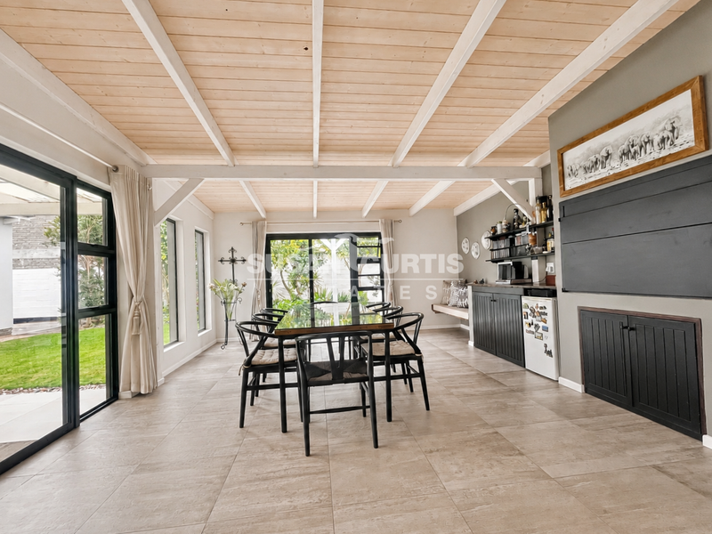 " A HOUSE DEFINED BY ELEGANCE AND INTENTION" - Photo 4