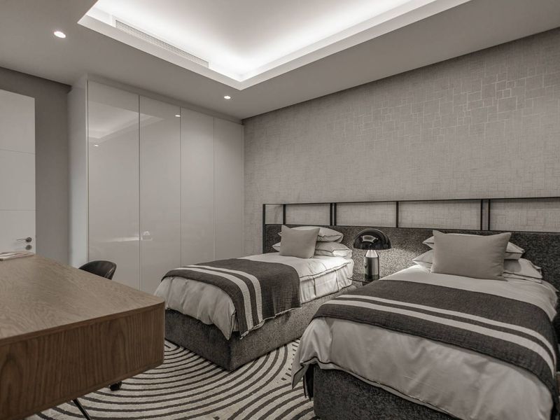 Luxurious 3-Bedroom Apartment in City Centre, Steyn City - Photo 10