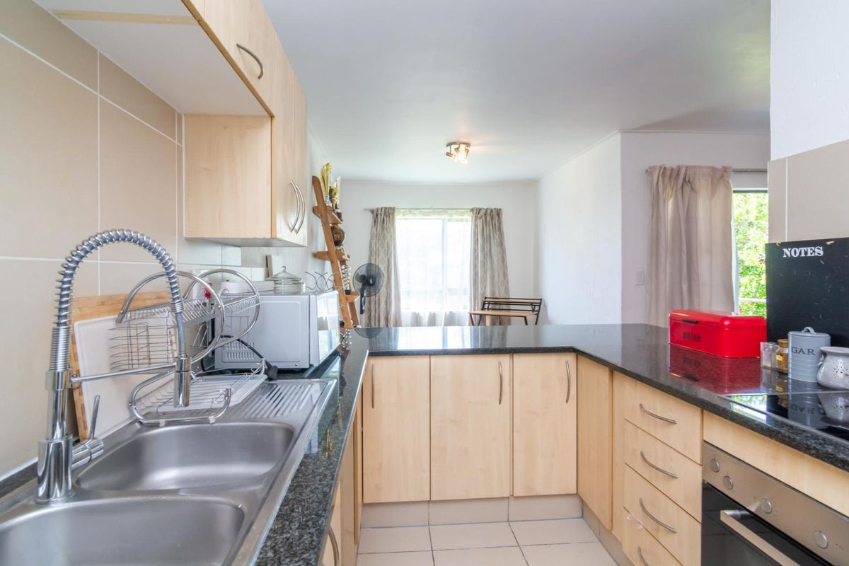 Elegant estate living- secure, scenic, and stylish - Photo 3