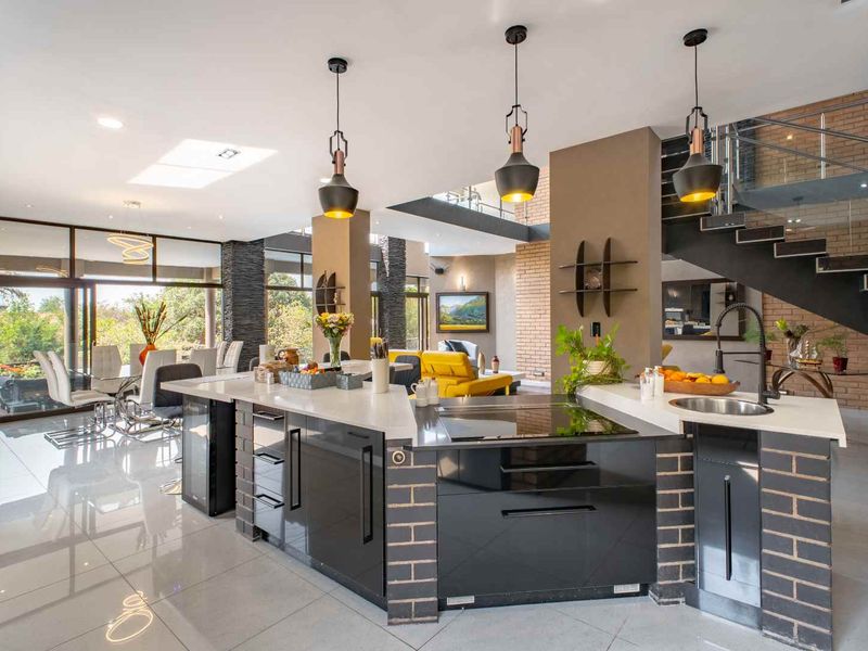 4 Bed Luxurious house for Sale in Carlswald North Estate - Photo 4