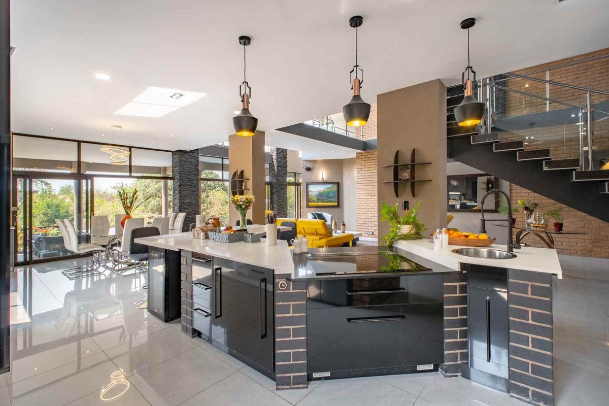 4 Bed Luxurious house for Sale in Carlswald North Estate - Photo 4