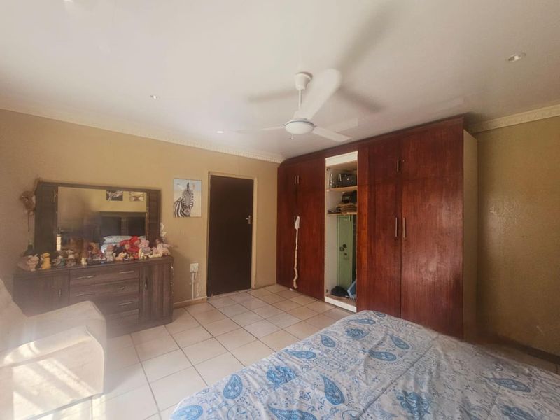 "Suburban Bliss: 3-bedroom home, Prime Location!" - Photo 9