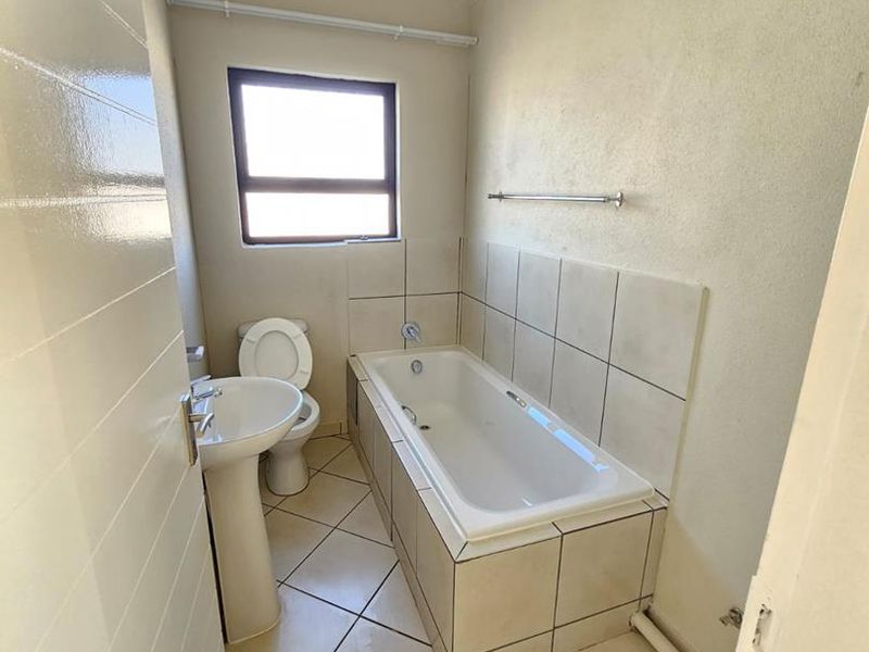 Modern Enclosed Estate - Photo 6