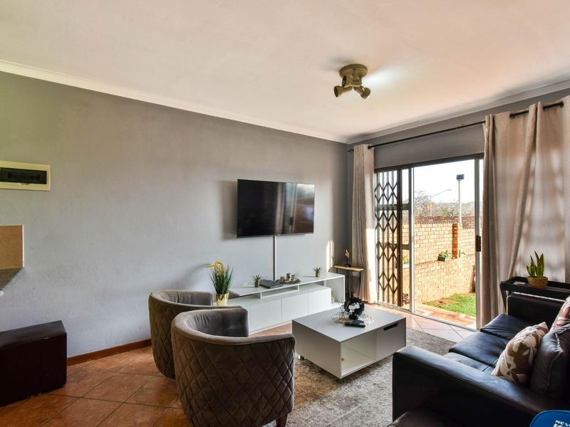 Neat & Tidy, ground-floor, Two bedroom unit - West Park - Photo 8