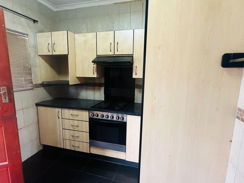 Peaceful 2 bedroom home - Photo 2