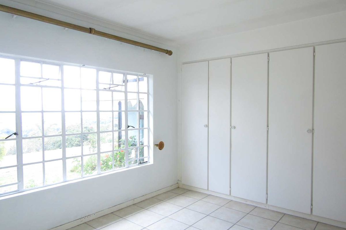 Charming two bedroom simplex in sought-after retirement village - Photo 5