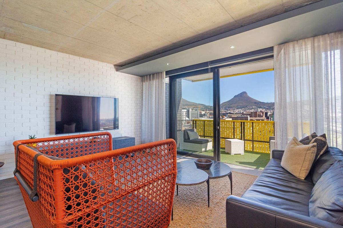 Luxury Corner Apartment with Panoramic - Photo 2